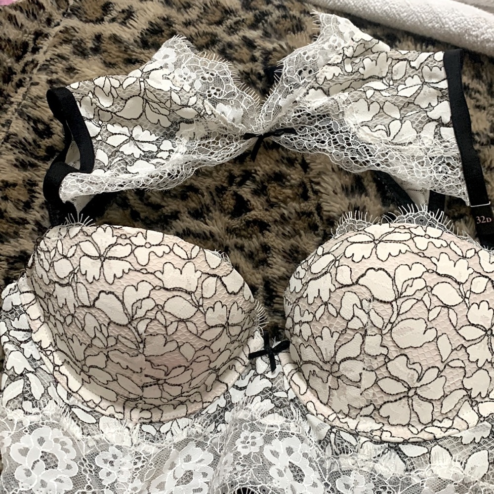 Victoria’s Secret bra size 32D